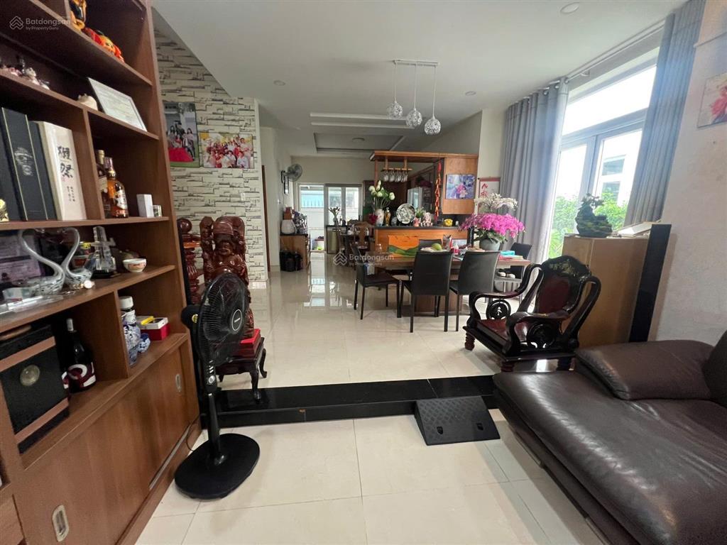 Bán biệt thự villa park  khu compound an ninh, yên tĩnh. dt 202m2. giá 27,5 tỷ