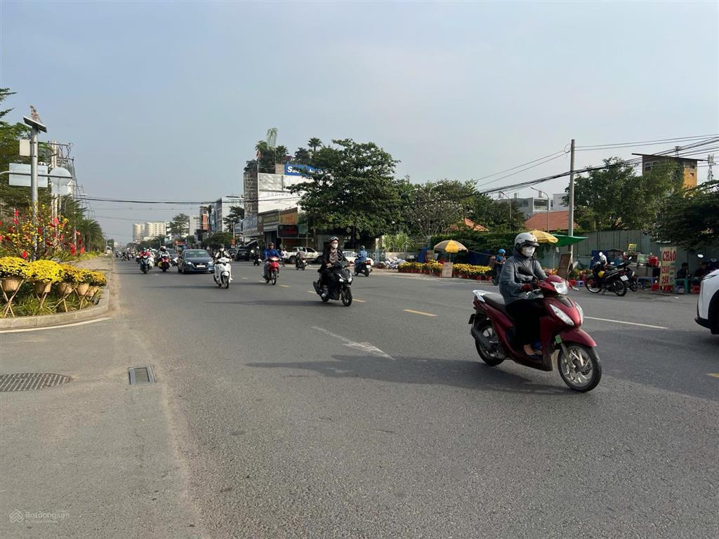 Bán đất mặt tiền đỗ xuân hợp  ngay đối diện global city. dt (10x25)m2. giá 300tr/m2