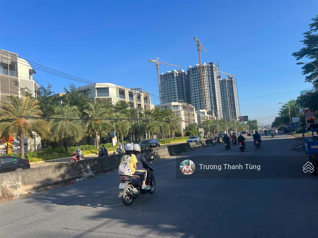 Bán đất mặt tiền đỗ xuân hợp, đối diện global city. giá 300tr/m2