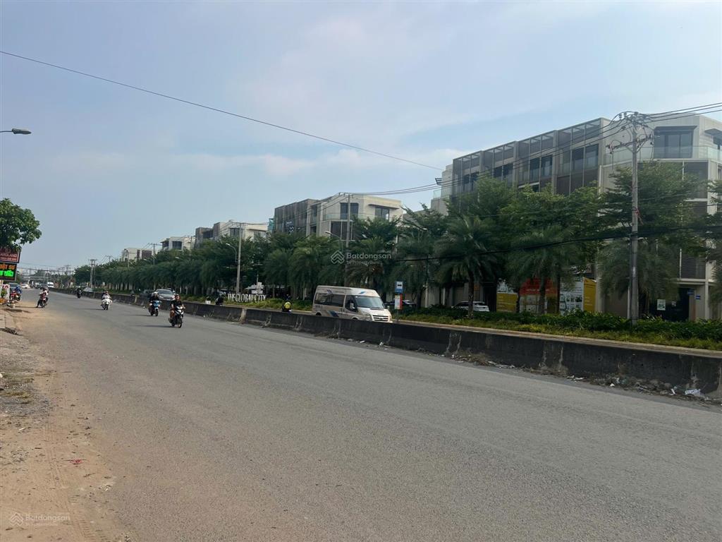 Đất mặt tiền đỗ xuân hợp đối diện global city  dt 5x25m  300tr/m2
