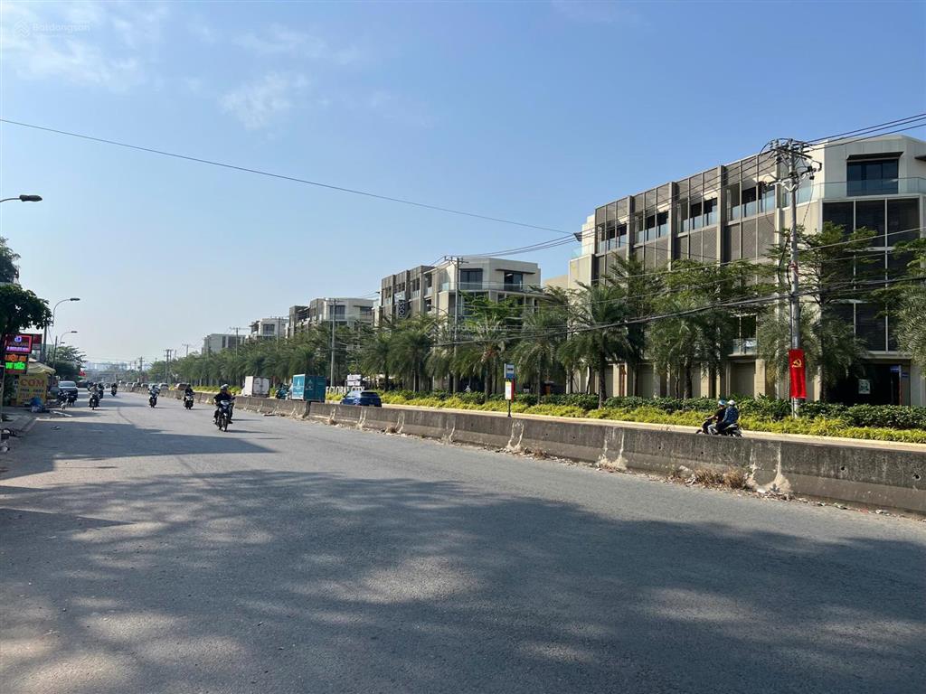 Đất mặt tiền đỗ xuân hợp đối diện global city  dt 5x25m  300tr/m2