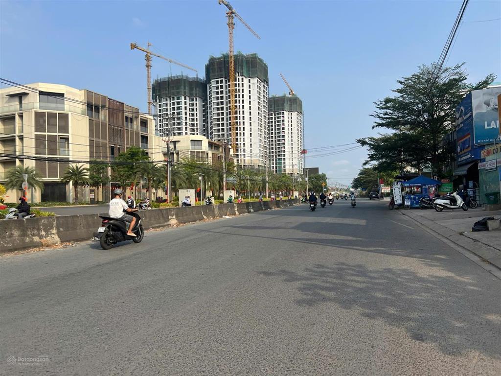 Đất mặt tiền đỗ xuân hợp đối diện global city  dt 5x25m  300tr/m2