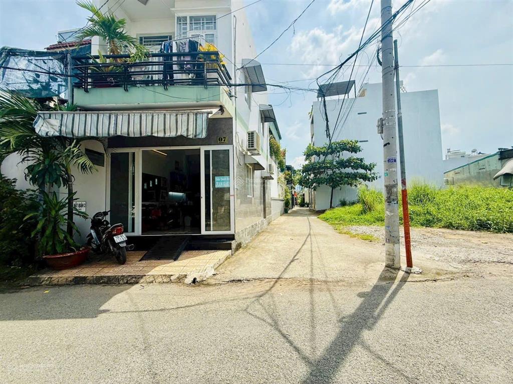 Chính chủ gửi bán lô đất đẹp mặt tiền đường số 7 cách nguyễn duy trinh 40m p. bình trưng đông q2