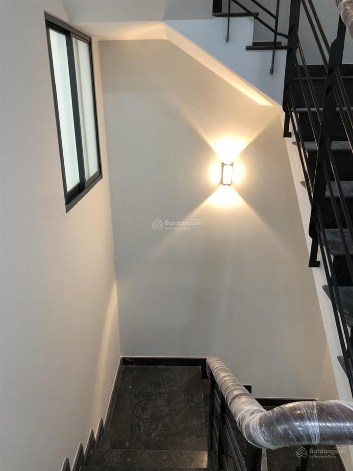 Chính chủ gửi bán căn nhà đẹp hẻm xe oto phường bình trưng đông q2 cũ.