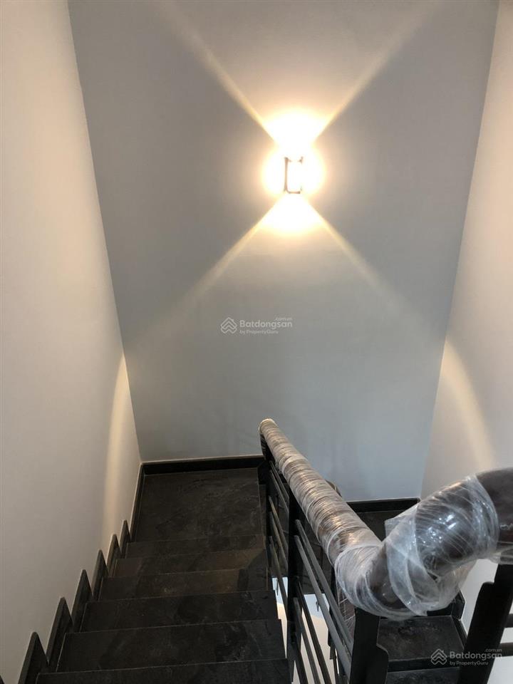 Chính chủ gửi bán căn nhà đẹp hẻm xe oto phường bình trưng đông q2 cũ.