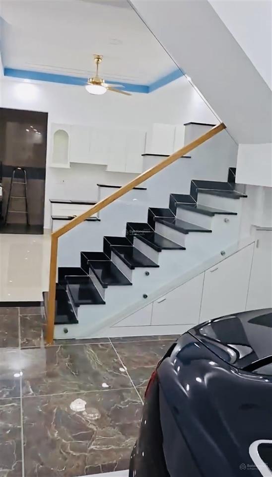 Chính chủ gửi nhà đẹp mới hoàng thiện đường thông xe oto phường bình trưng tây q2 cũ