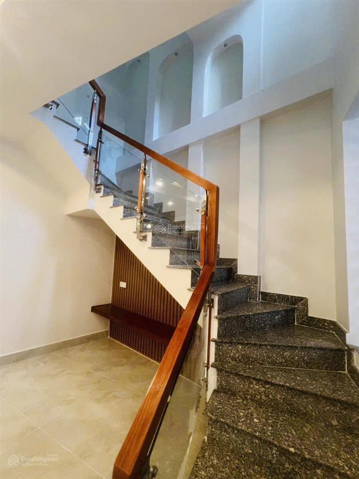 Chính chủ gửi căn nhà đẹp đường thông xe oto phường bình trưng tâyq2 cũ