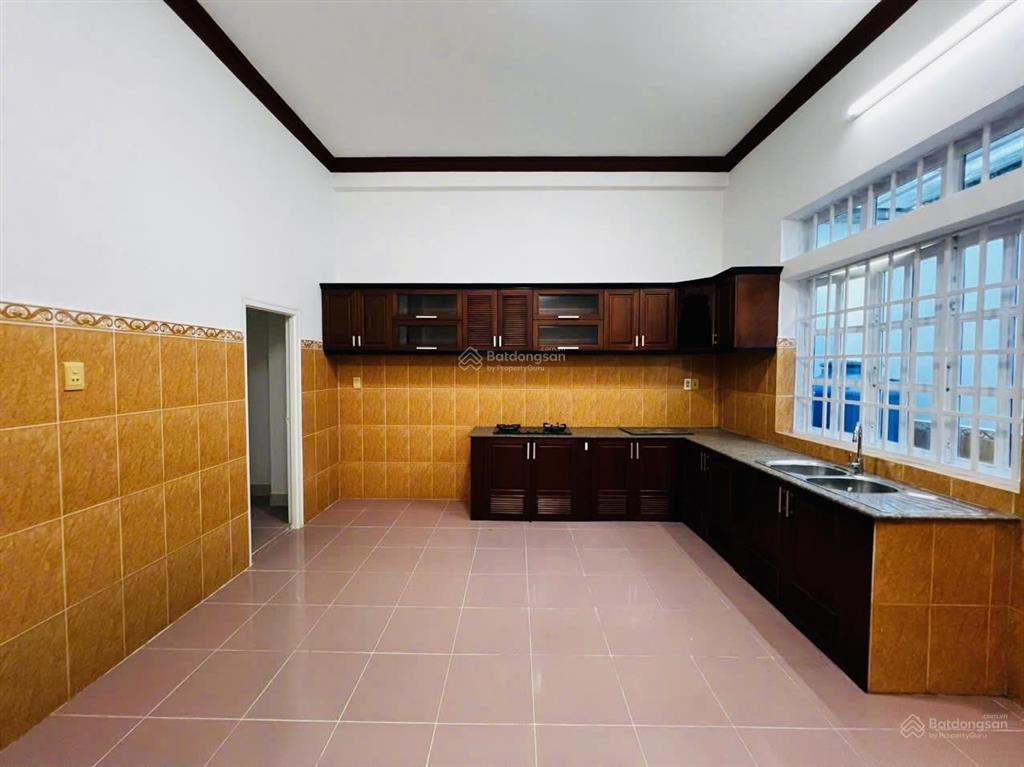 Chính chủ gửi bán nhanh căn nhà 3 lầu mt đường 49 phường bình trưng đông q2 cũ.tp hcm