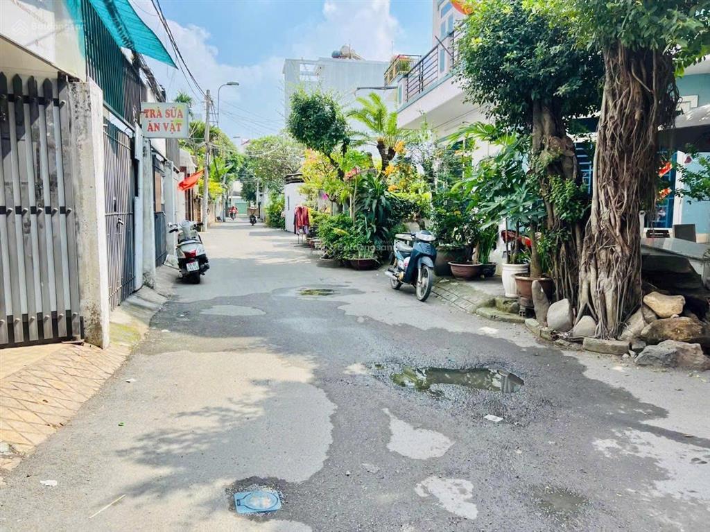 Chính chủ gửi bán nhà 1 lầu mặt đường thông xe ô tô ra nguyễn duy trinh, phường bình trưng, tp hcm