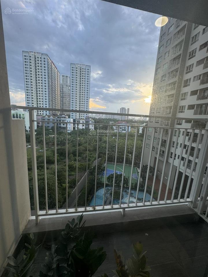 Cho thuê chung cư krisvue q.2 3pn giá từ 15tr full nội thất nhà mới sạch đẹp.  0902 306 ***