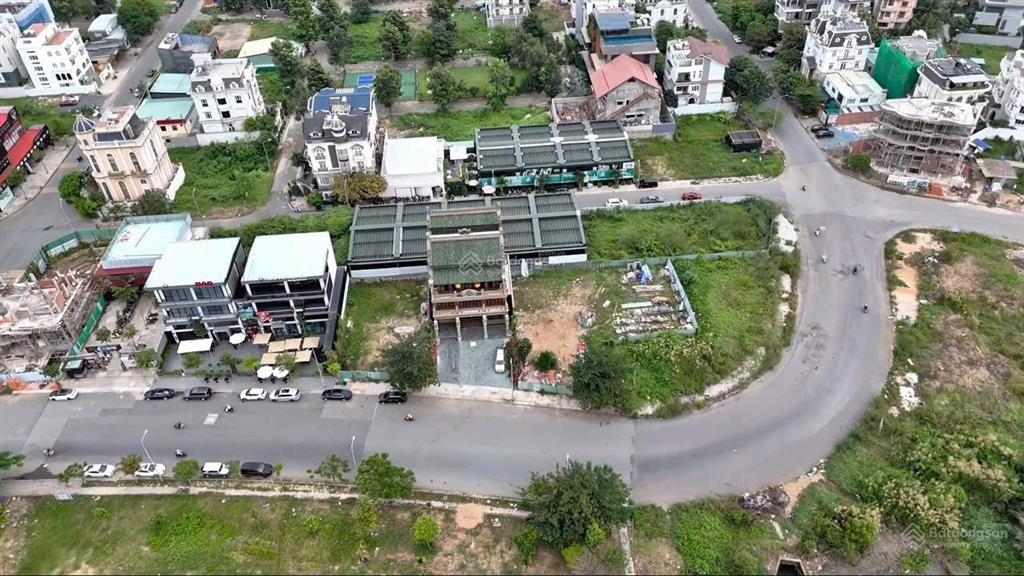 Bán đất góc hai mặt tiền đường 20m đặng như mai. khu huy hoàng quận 2. dt 16x20m giá 410tr/m2