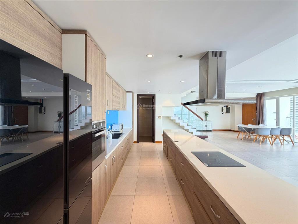 Cho thuê căn hộ 3 phòng ngủ đảo kim cương, diện tích lớn 231m2, ban công rộng, view sông, quận 1