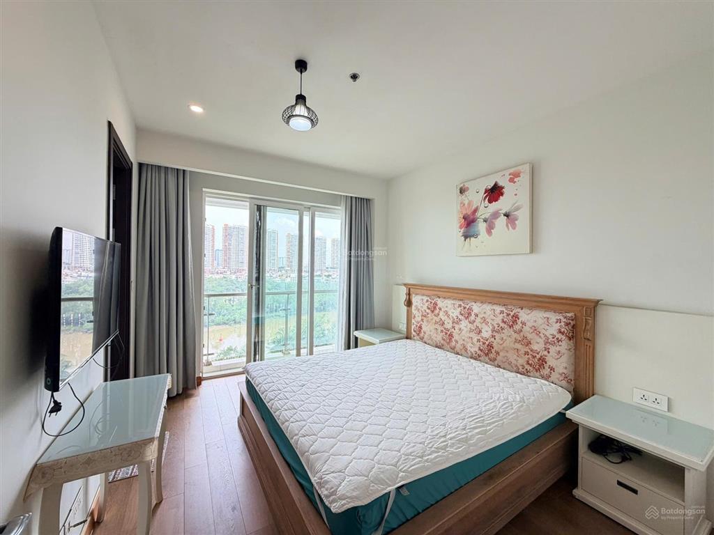 Cho thuê căn hộ duplex 3 phòng ngủ + 1 tại đảo kim cương, 200m2, view sông, nội thất đầy đủ