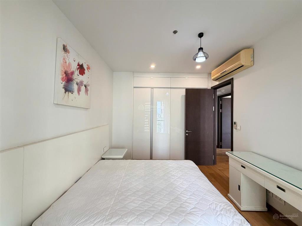 Cho thuê căn hộ duplex 3 phòng ngủ + 1 tại đảo kim cương, 200m2, view sông, nội thất đầy đủ