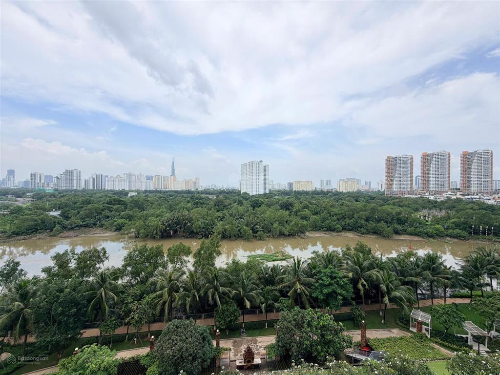 Cho thuê căn hộ duplex 3 phòng ngủ + 1 tại đảo kim cương, 200m2, view sông, nội thất đầy đủ