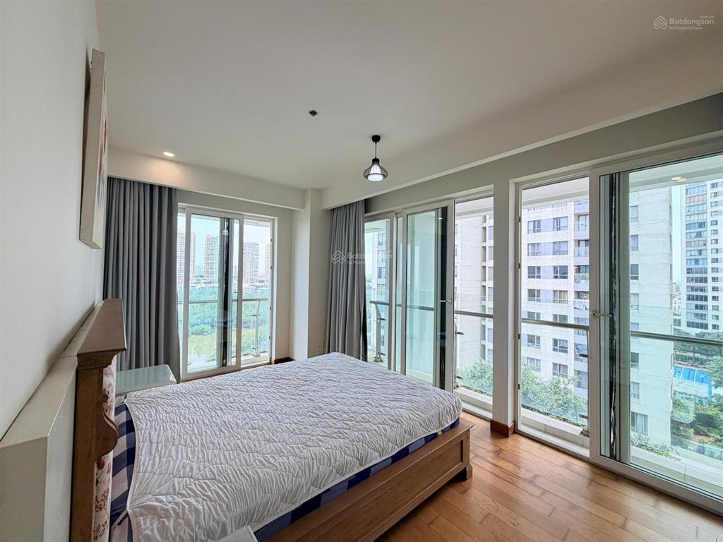 Cho thuê căn hộ duplex 3 phòng ngủ + 1 tại đảo kim cương, 200m2, view sông, nội thất đầy đủ