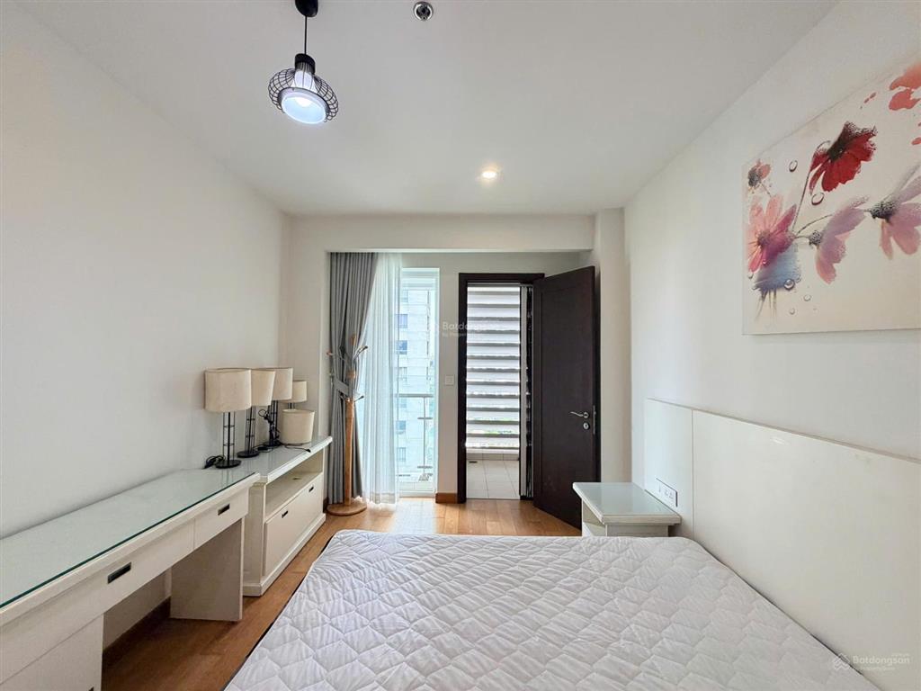 Cho thuê căn hộ duplex 3 phòng ngủ + 1 tại đảo kim cương, 200m2, view sông, nội thất đầy đủ