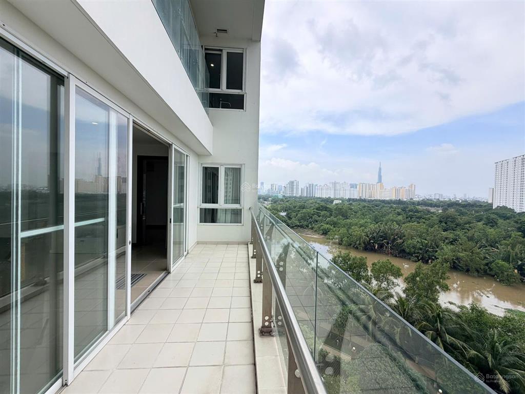 Cho thuê căn hộ duplex 3 phòng ngủ + 1 tại đảo kim cương, 200m2, view sông, nội thất đầy đủ