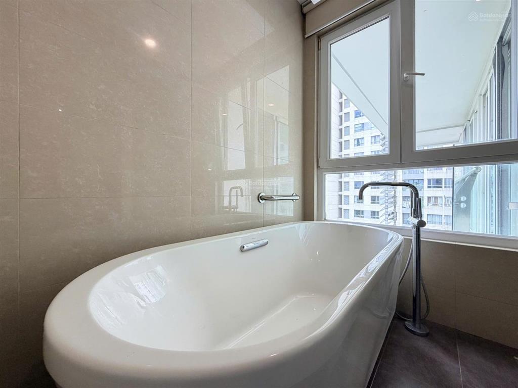 Cho thuê căn hộ duplex 3 phòng ngủ + 1 tại đảo kim cương, 200m2, view sông, nội thất đầy đủ