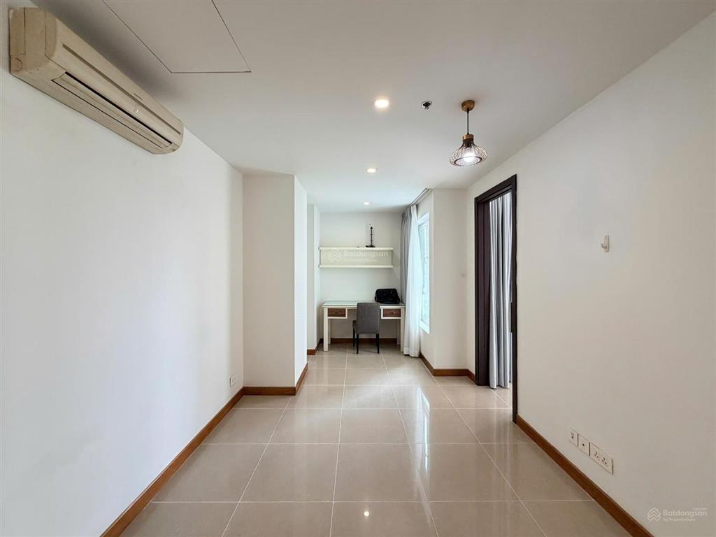 Cho thuê căn hộ duplex 3 phòng ngủ + 1 tại đảo kim cương, 200m2, view sông, nội thất đầy đủ