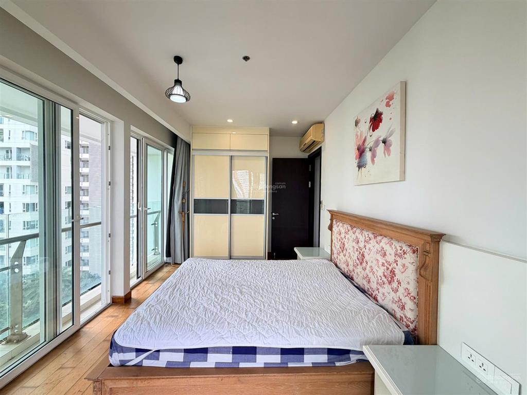 Cho thuê căn hộ duplex 3 phòng ngủ + 1 tại đảo kim cương, 200m2, view sông, nội thất đầy đủ
