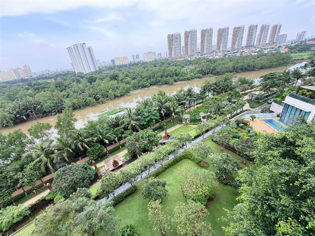 Cho thuê căn hộ duplex 3 phòng ngủ + 1 tại đảo kim cương, 200m2, view sông, nội thất đầy đủ