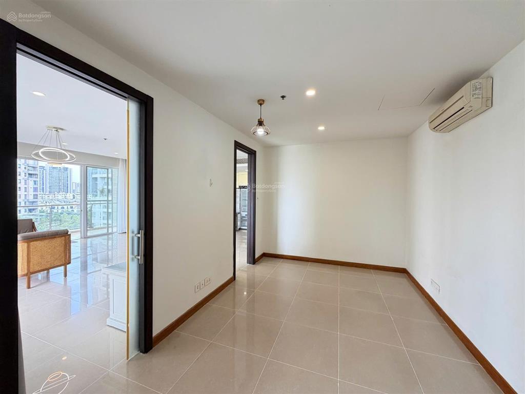 Cho thuê căn hộ duplex 3 phòng ngủ + 1 tại đảo kim cương, 200m2, view sông, nội thất đầy đủ
