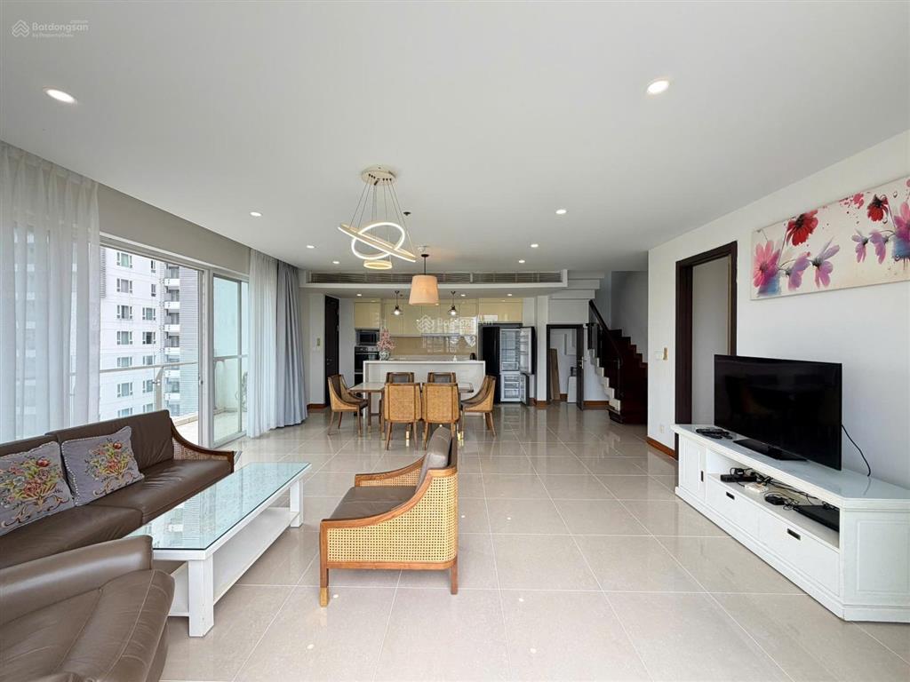 Cho thuê căn hộ duplex 3 phòng ngủ + 1 tại đảo kim cương, 200m2, view sông, nội thất đầy đủ