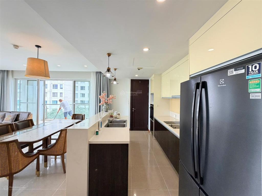Cho thuê căn hộ duplex 3 phòng ngủ + 1 tại đảo kim cương, 200m2, view sông, nội thất đầy đủ