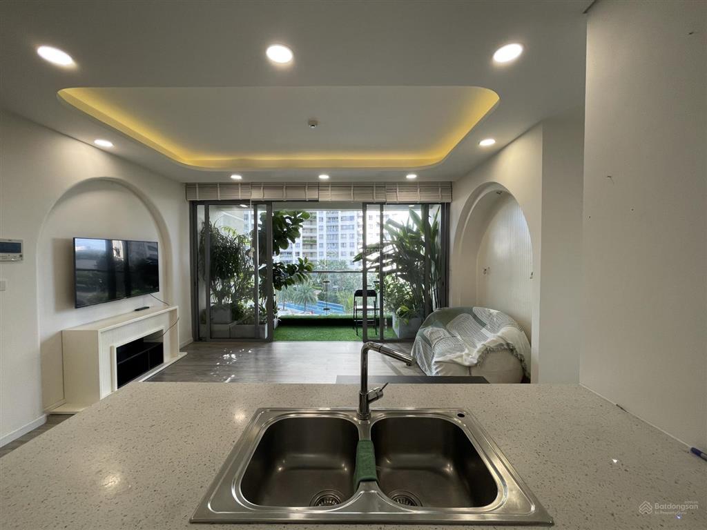 Cho thuê căn hộ 2 phòng ngủ đảo kim cương, 89 m2, view hồ bơi, nội thất đầy đủ, 25 triệu/tháng