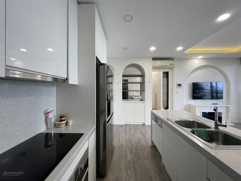 Cho thuê căn hộ 2 phòng ngủ đảo kim cương, 89 m2, view hồ bơi, nội thất đầy đủ, 25 triệu/tháng