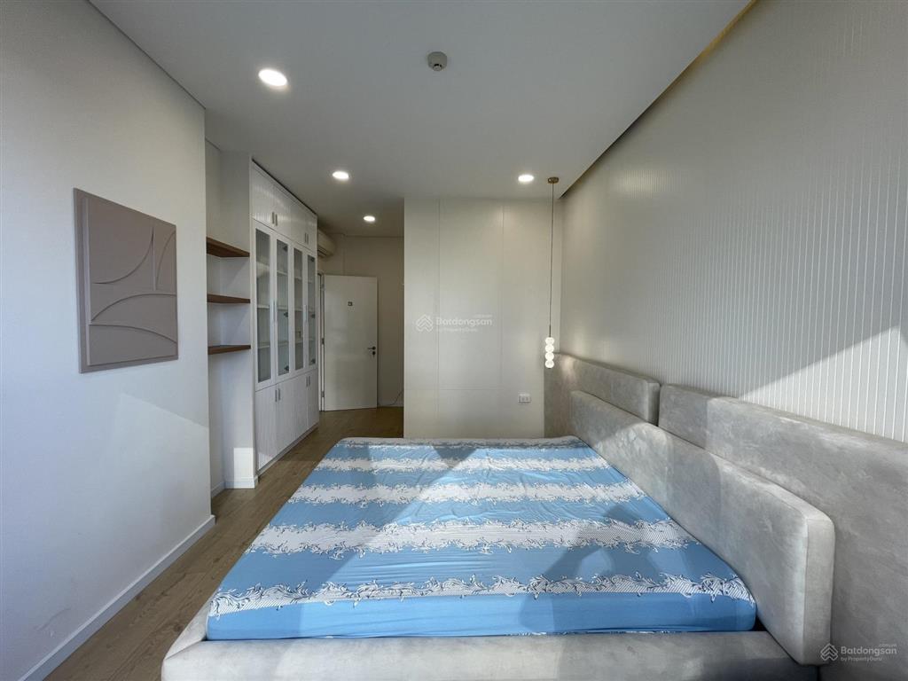 Cho thuê căn hộ 2 phòng ngủ đảo kim cương, 89 m2, view hồ bơi, nội thất đầy đủ, 25 triệu/tháng