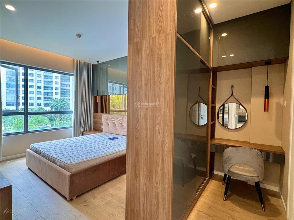 Cho thuê căn hộ 2 phòng ngủ đảo kim cương, 89 m2, view hồ bơi, nội thất đẹp, 27 triệu/tháng