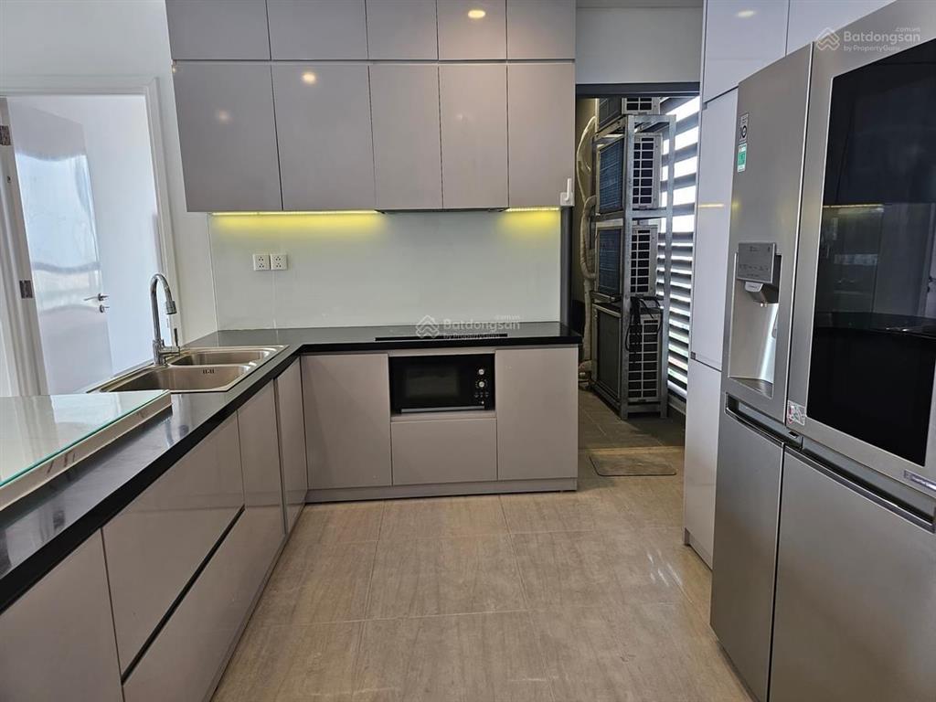 Cho thuê căn hộ 3 phòng ngủ đảo kim cương quận 2, 117 m2, view hồ bơi, nội thất đẹp, đầy đủ
