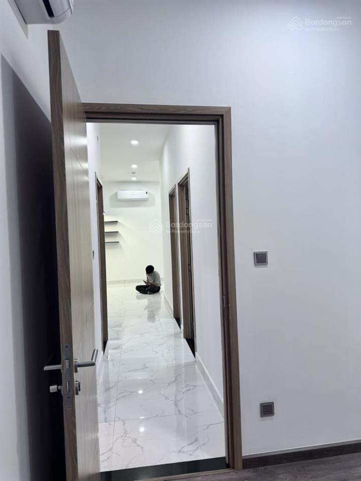 Siêu tốt bán căn 3pn lakeview 2, diện tích 96m2, giá 14.75 tỷ. sổ hồng, hợp đồng thuê 36tr net