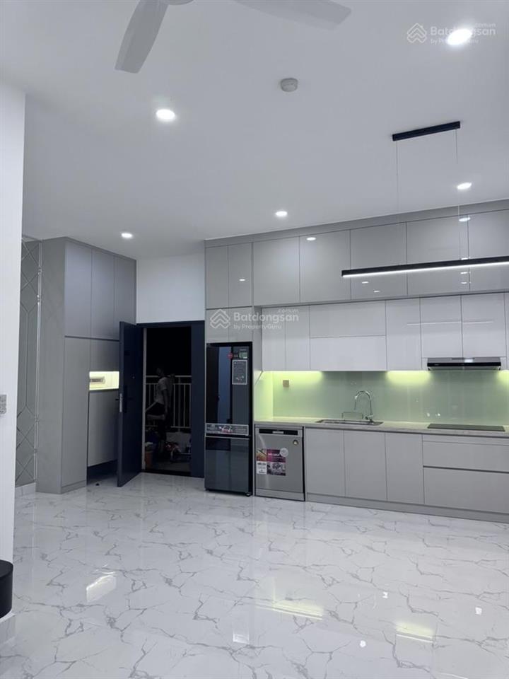 Siêu tốt bán căn 3pn lakeview 2, diện tích 96m2, giá 14.75 tỷ. sổ hồng, hợp đồng thuê 36tr net