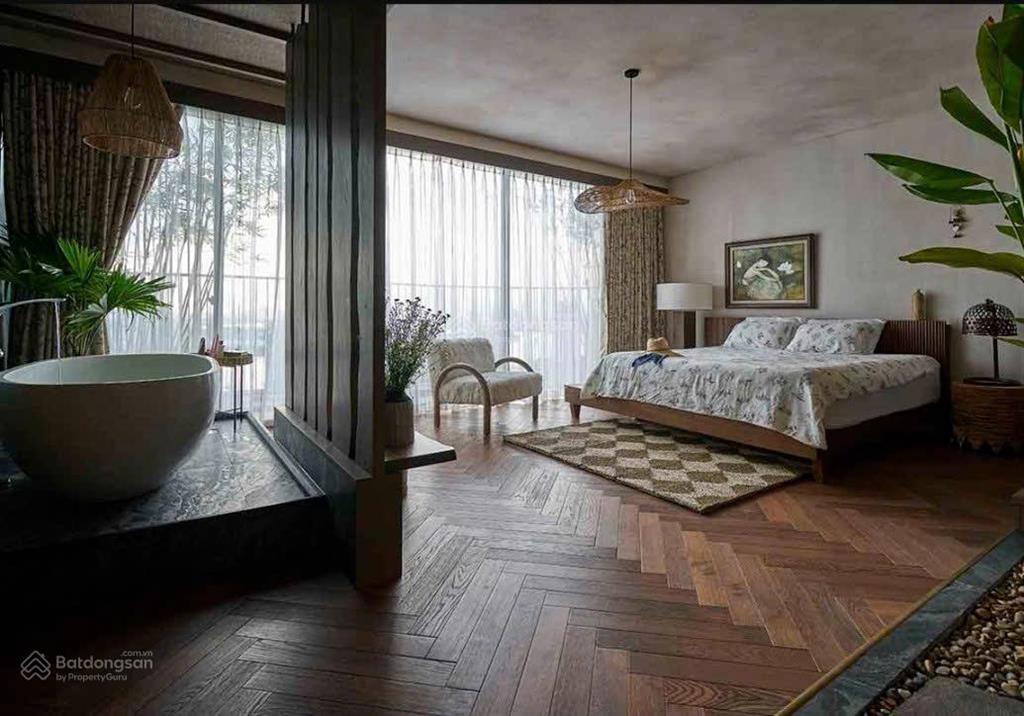 Bán căn penthouse duplex tại waterina suites  mặt tiền đường tạ hiện (lg 25m) giá 65 tỷ