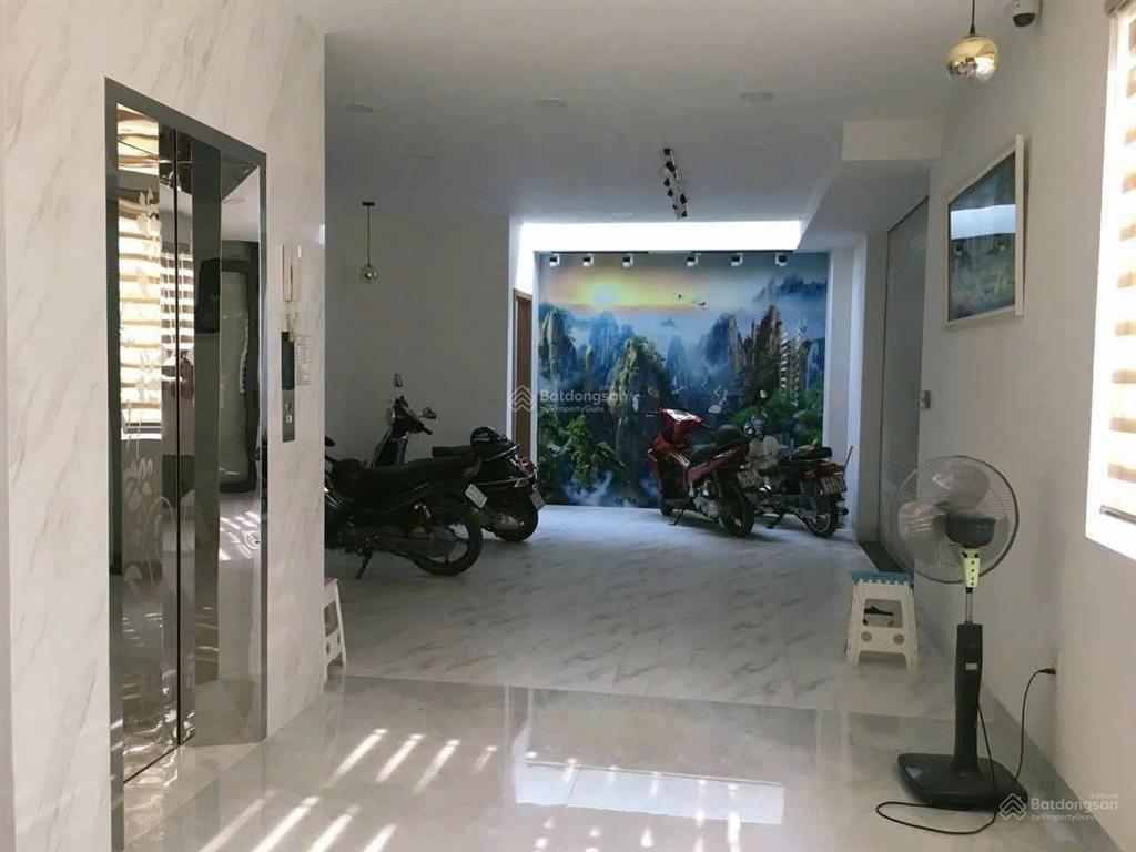 Bán nhà đường phạm thận duật kdc số 1 q2, 1 trệt 2 lầu sân thượng, trang bị thang máy, nội thất sẵn