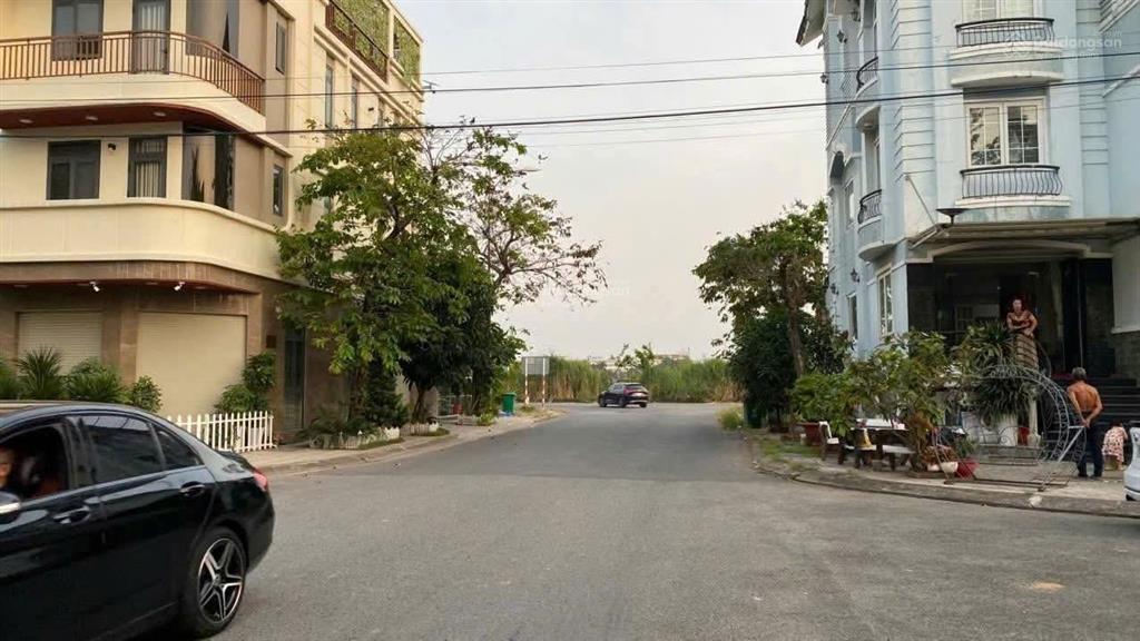 Bán nhà đường phạm thận duật kdc số 1 q2, 1 trệt 2 lầu sân thượng, trang bị thang máy, nội thất sẵn