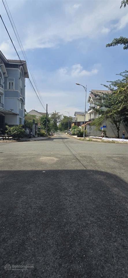 Bán nhà đường phạm thận duật kdc số 1 q2, 1 trệt 2 lầu sân thượng, trang bị thang máy, nội thất sẵn