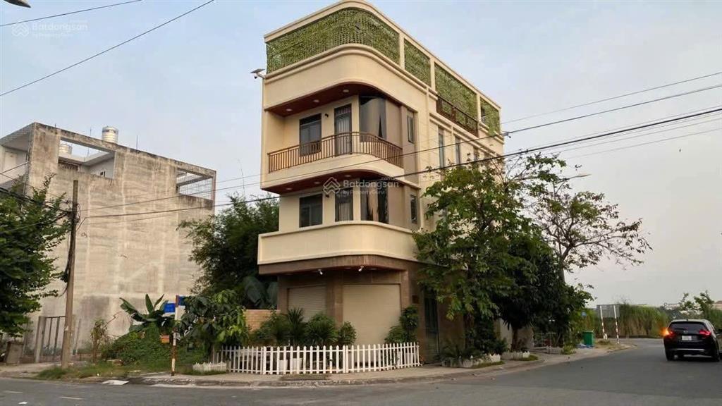 Bán nhà đường phạm thận duật kdc số 1 q2, 1 trệt 2 lầu sân thượng, trang bị thang máy, nội thất sẵn