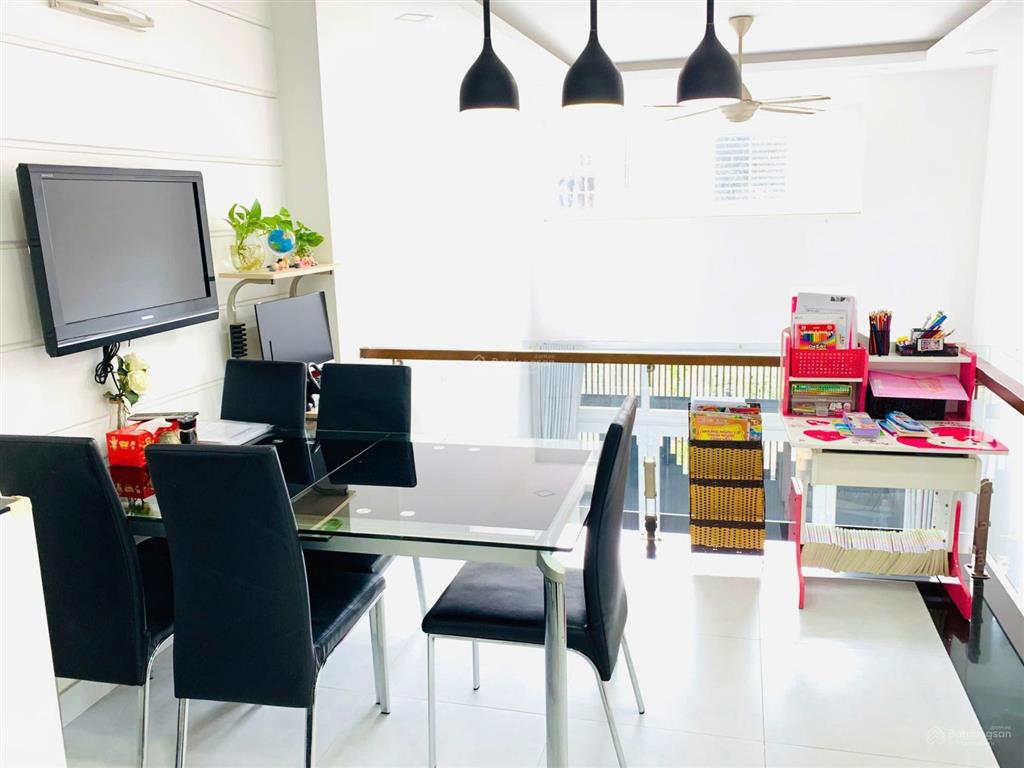 Bán gấp nhà huỳnh đình hai phường bình thạnh, 1 trệt 2 lầu diện tích 51,6m2, sổ hồng