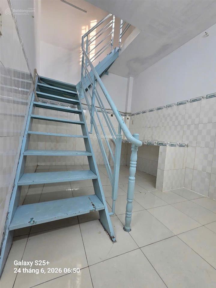 Chính chủ cho thuê nhà nguyên căn 1 trệt, 1 lầu, rộng thoáng, điện nước riêng