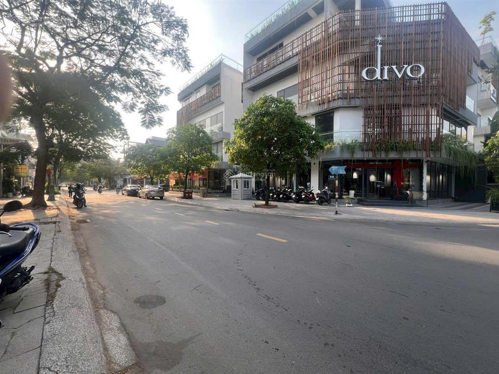 Chính chủ bán lô biệt thự mặt tiền đường 33 đông thủ thiêm vị trí đẹp giá tốt chỉ 108 triệu/m²