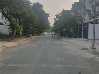 Bán nhanh 160m2 giá chỉ 85tr/m2 khu dân cư khang an q9, sổ cầm tay