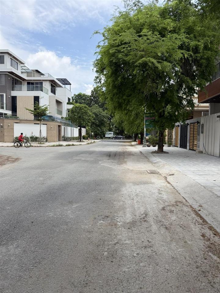 Bán căn nhà biệt thự khu dân cư đông thủ thiêm ngay trục chính chỉ 23 tỷ 5
