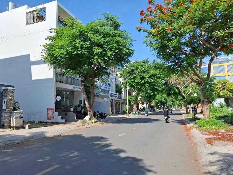 Bán nhà mặt tiền đường 56 khu đông thủ thiêm khu buôn bán sầm uất giá 22 tỷ