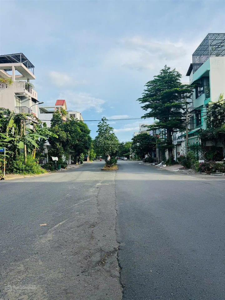 Bán nhà phố khu dân cư 10 mẫu giá tốt trên thị trường chỉ 13 tỷ (133m2)