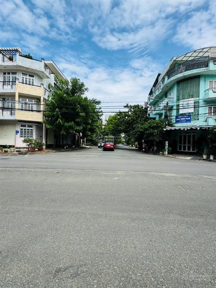 Bán nhà phố khu dân cư 10 mẫu giá tốt trên thị trường chỉ 13 tỷ (133m2)