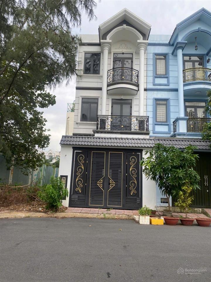 Bán căn nhà phố trệt + 2 lầu, 5mx20m, dtsd 225m2, đường 12m, sổ hồng chỉ 8,5 tỷ